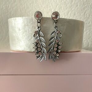 Gorgeous Vintage Silver & Rhinestone Feather Pattern Post Back Fashion Earrings